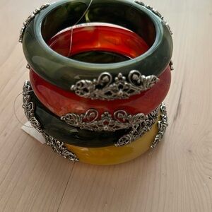 4 beautiful loose side bangles with metal detail